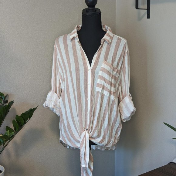 Vixbe Tops - Vixbe Beige Thompkins Tie Front Top NWT‎